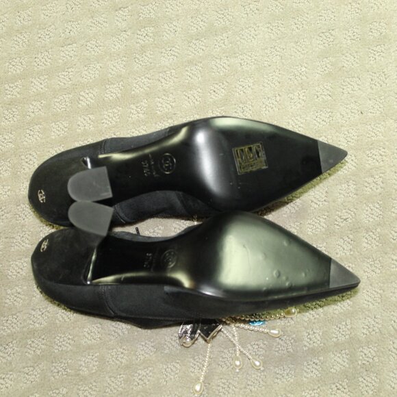 CHANEL NEW Pre-Fall 18A BLACK CC PEARL JEWELED BOW BOOTIES SHOES EU 37.5C / 6.5 - Picture 8 of 10